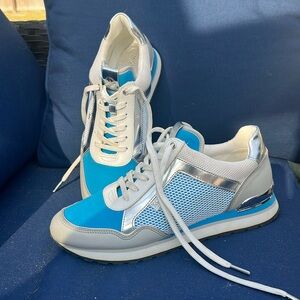 Michael Kors, Maddie, Trainor, white silver and blue size 9